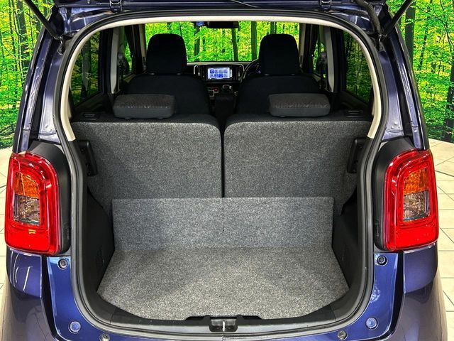 普段のお買い物や通勤、送迎等に十分な荷室スペースを確保しております。セカンドシートを倒すと、大きな荷物の積載も可能です♪