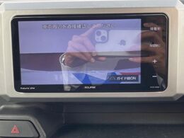 【バックカメラ】駐車時に後方がリアルタイム映像で確認できます。大型商業施設や立体駐車場での駐車時や、夜間のバック時に大活躍！運転スキルに関わらず、今や必須となった装備のひとつです！