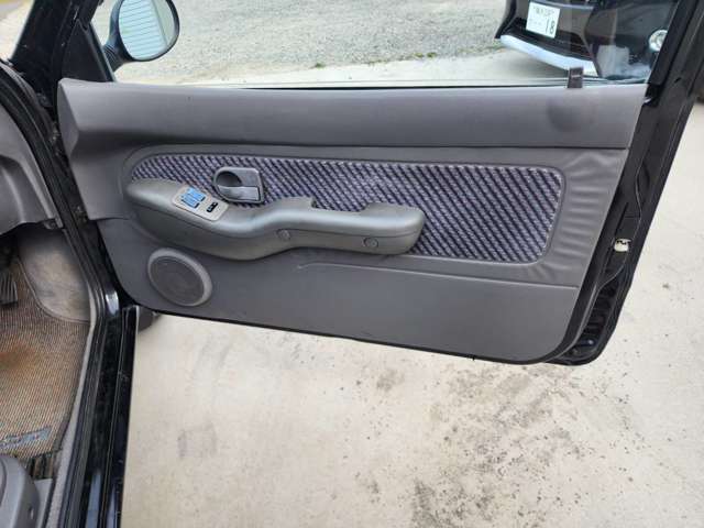 運転席トリムもキレイな状態です♪