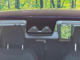 【スマートアシスト】走行中に前方の車両等を認識し、衝突しそうな時は警報とブレーキで衝突回避と被害軽減をアシスト。より安全にドライブをお楽しみいただけます。