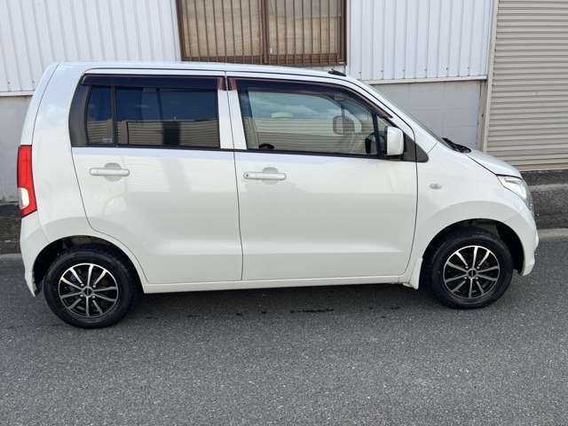 阪和道の堺インターからお車で約5分！電車でお越しの際の最寄り駅は南海鉄道泉北線【深井駅】となります！