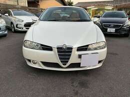 当店ではお客様に気持ちよくお乗り頂ける様、内装清掃及び外装も磨きピカピカに仕上げてして納車させて頂いております。