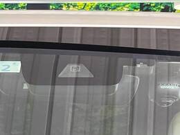 【トヨタセーフティセンス】走行中に前方の車両等を認識し、衝突しそうな時は警報とブレーキで衝突回避と被害軽減をアシスト。より安全にドライブをお楽しみいただけます。