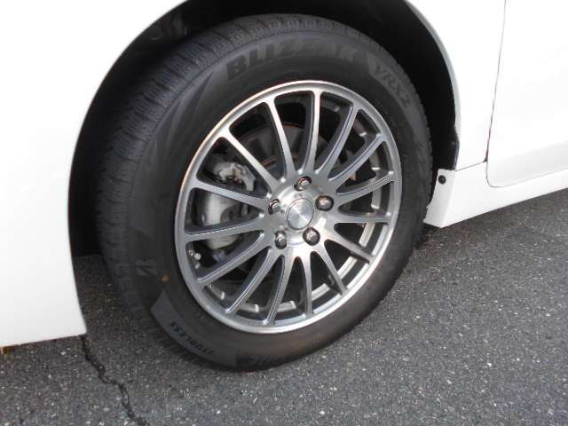 Aftermarketアルミホイール装着車です。