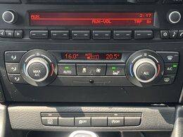 【問合せ：0776-53-4907】【左右独立型フルオートエアコン】運転席と助手席でそれぞれお好みの温度に設定可能。同乗者にも配慮した、最適な空調をお届け致します。