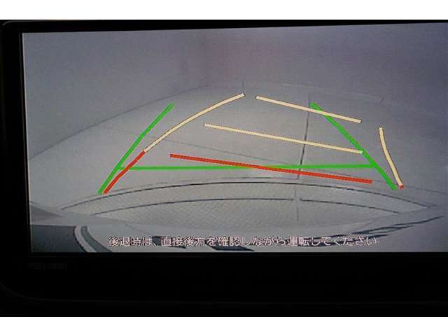 バックモニターがあれば車庫入れ時など、後ろが確認できて安心です。運転に自信がない方にはおすすめの装備です。ただし、バック時目視での確認も忘れずに。