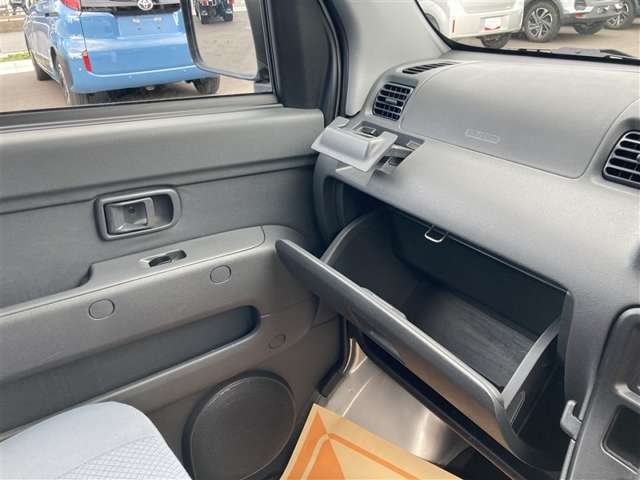 この度は数ある中古車の中から当店の展示車を閲覧頂きありがとうございます。気になる点などございましたら無料電話よりお気軽にお問合せください！