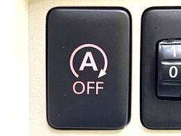 【アイドリングストップ】赤信号や渋滞で停車した際にエンジンを停止し、無駄な燃料の消費を抑えます。燃費向上や環境保護につなげる機能♪エンジンはブレーキを離せば再始動します。