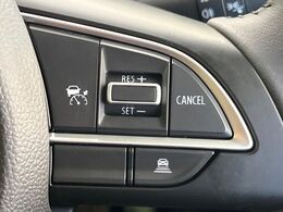 【アダプティブクルーズコントロール】高速道路での長距離走行が楽に！！自動で速度を保つクルーズコントロールが、衝突軽減システムと連携し、前方の車両を感知して車間を保つように速度調節してくれます！！