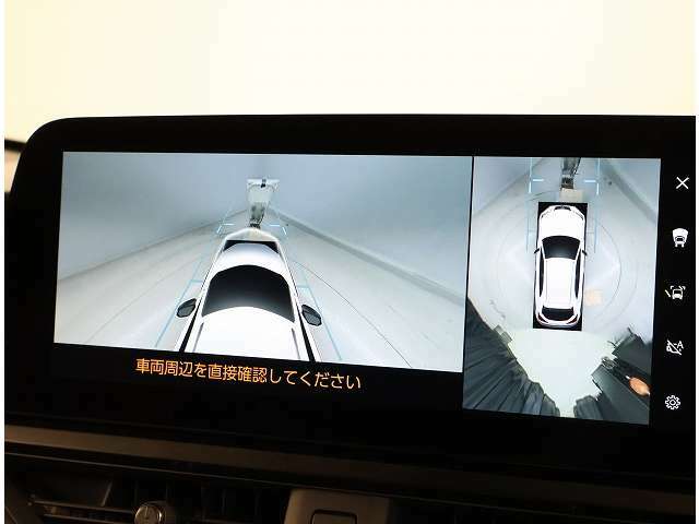 パノラミックビューモニター。車両を上から見たような映像を表示。運転席から目視しにくい車両周囲の状況をリアルタイムで確認できます。