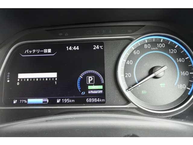 視認性の良い見やすいメーターです！走行68984キロ。