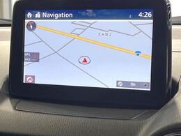 【マツダコネクトナビ】車内の雰囲気にマッチした一体型タイプのナビ。各種車輌設定やBluetooth再生等、様々な機能が楽しめます。直感的なダイヤル操作が可能で、使い勝手も良好です。