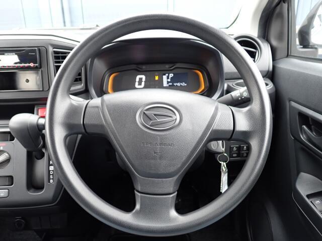 ステアリングはとてもきれいな状態です☆