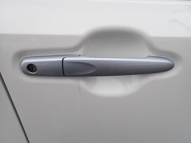 オリックス認定中古車は納車前点検時、エンジンオイル、オイルエレメント、エアコンフィルター、ワイパーゴムを交換してご納車致します。