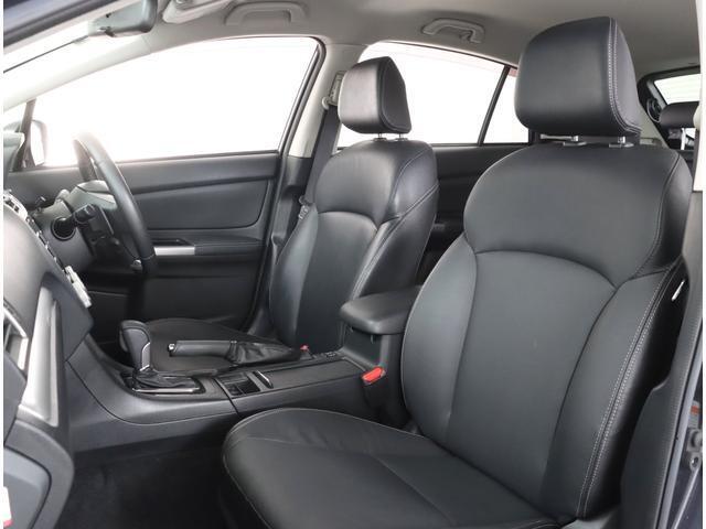 長時間の運転も疲れにくいフロントシート！体をしっかり支えてくれて運転がしやすい形状です！