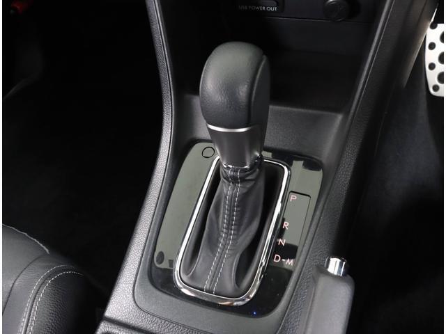 縦型シフトで操作性の良いシフトです！！シフトブーツやピアノブラックカラーのパネルがラグジュアリー感を高めます！