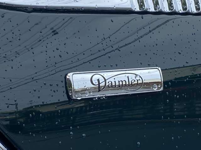 イギリス最古の自動車メーカー　ダイムラー　御料車も最初はダイムラーです。