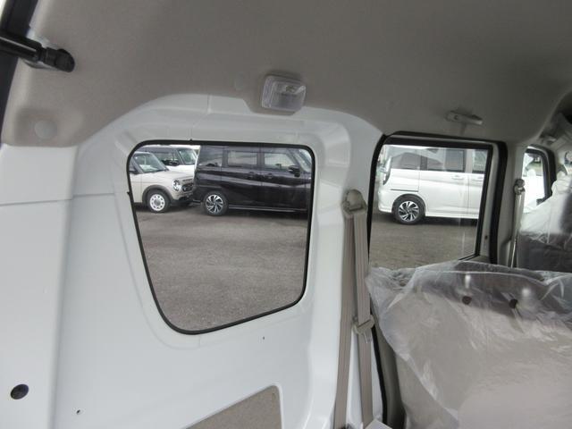 シートアレンジもこの通り！今のお車はあなた様のスタイルに順応できるよう作られていますよ！あなたのスタイルにピッタリのポジションを見つけてください！