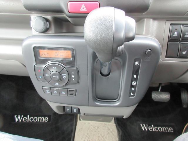 エアコンもシンプルまとめてあります！またお車によってさまざまな快適装備がついてますよ！