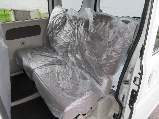 リアシート！以外と見落とし部分かもしれませんが、一緒に乗車される方の為にいろんな工夫が施されてますよ！また最近はお荷物乗せられたりする場合もいろいろアレンジできるようになっているお車が多いですよ！