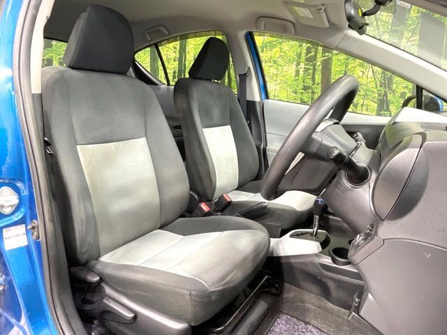 運転席シート廻りは使用感も少なく、良好な状態となっています。前オーナー様が丁寧に使っていたことがよくわかりますね。