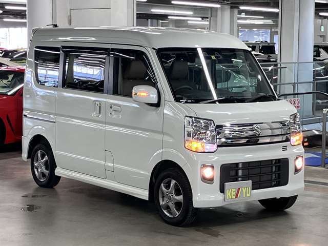 当社の展示車は全車両に”社団法人自動車公正取引協議会”の車両状態説明書を掲示しております。修復歴の有無は勿論、ドア等の外板の交換歴の有無までも表示☆口頭説明では無く書面にてお渡ししております♪