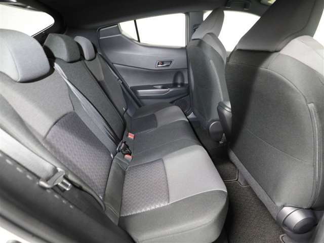 もちろん後席もきれいにリフレッシュ済み☆徹底洗浄、消臭・除菌も実施済みです。是非ご覧になってください♪