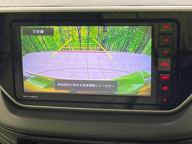 【バックカメラ】駐車時に後方がリアルタイム映像で確認できます。大型商業施設や立体駐車場での駐車時や、夜間のバック時に大活躍！運転スキルに関わらず、今や必須となった装備のひとつです！