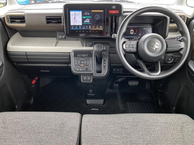 ワイドな視界を確保して、運転しやすいインパネデザインです。各種操作類は適切な位置にあり疲労を軽減します