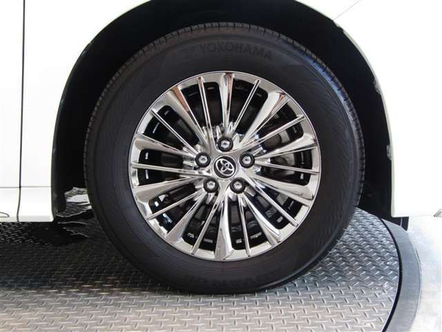 R4年式夏タイヤ225/60R17ヨコハマ製です。