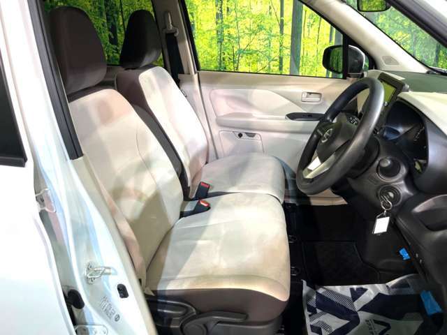 運転席シート廻りは使用感も少なく、良好な状態となっています。丁寧に使われていたことがよくわかりますね。
