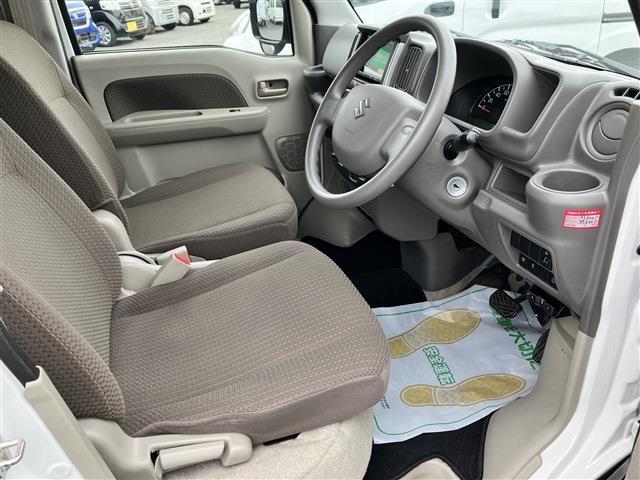 皆様に『綺麗ですね☆』と言って頂けるよう展示車のクリーニングに力を入れております！シートは専用バキュームにて仕上げております。専門スタッフがおりますので、他店に負けない自信があります！