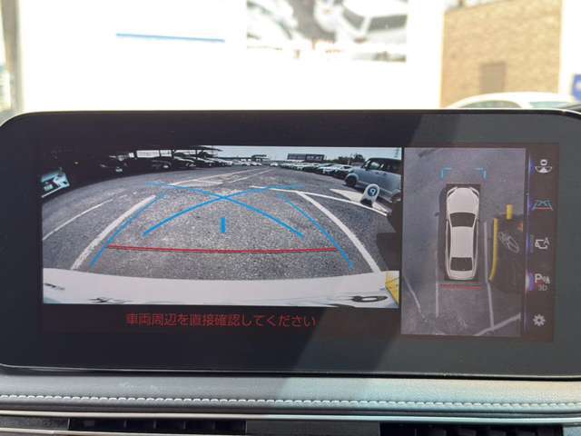 パノラミックビューモニターを装備！上から車両を見下ろしたような映像をナビ画面に表示できます。車両前後左右に搭載した4つのカメラ映像を継ぎ目なく合成！目視では見えない部分もリアルタイムで見れます。