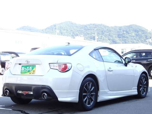 中古車選びで不安な故障リスク。もしもの時も安心な保証（ロードサービス無料走行距離無制限・最長5年・395項目の部品）をご用意しております。故障率の高い電装部品から先進のハイブリッド機構も保証！