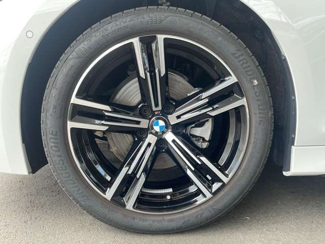 左前フロント 225/45R18
