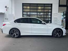 車体寸法：全長4720mm×全幅1825mm×全高1440mm（カタログ値）。ホイールベース：2850mm（カタログ値）広々ラゲッジルーム♪帰省も旅行も荷物たくさん積載♪後部座席を倒してフラットにすることも可能！