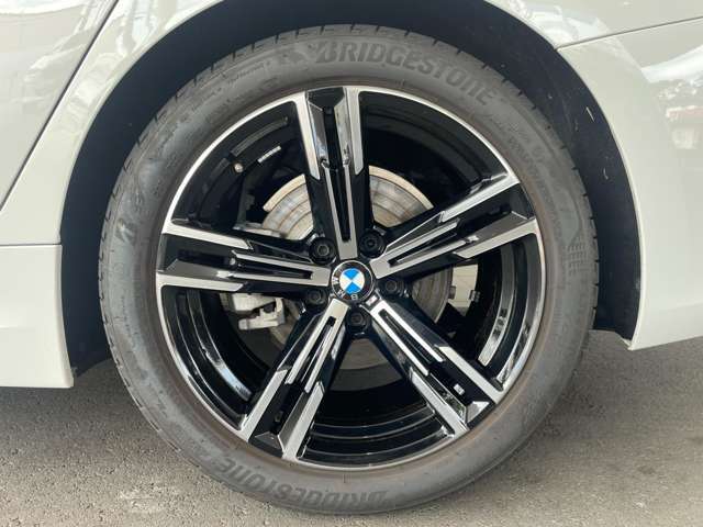 左後リヤ 255/40R18