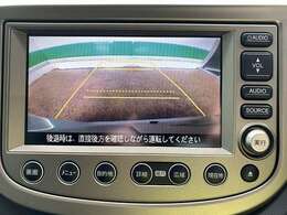 バックカメラがついて後方確認が簡単にできます！苦手としている車庫入れ等も安心して出来ますね！凄く需要の高い装備ですので、最初から付いていれば言う事なしですよね！？