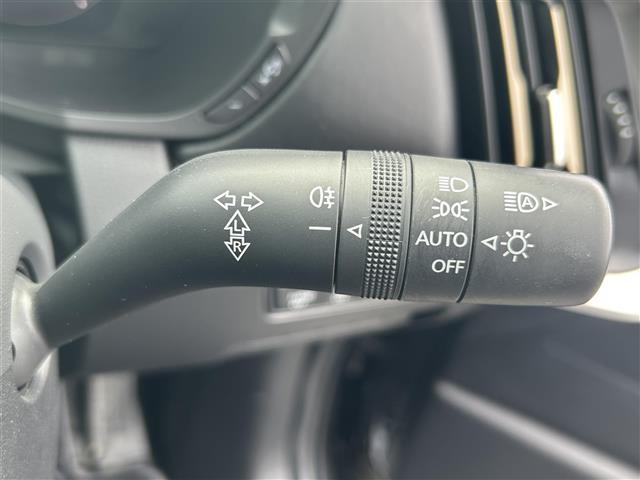 【オートライト】自動でヘッドライトのオンとオフ切り替えてくれるのでとても便利です