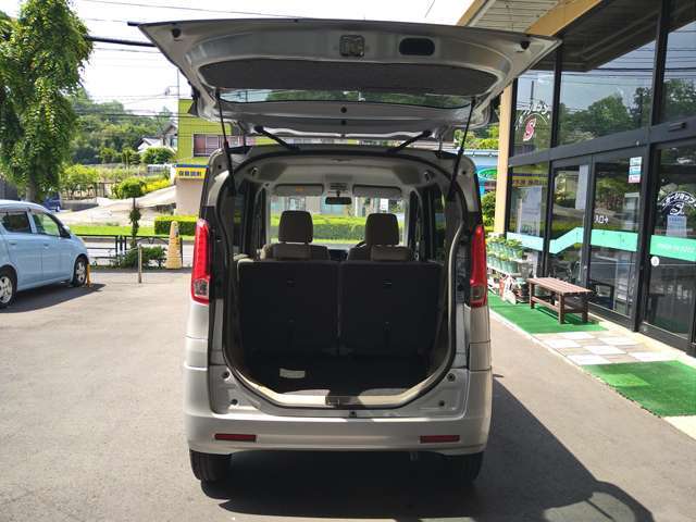 広くあいて荷下ろし楽々です。