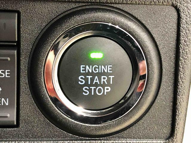 電子カードキーを携帯していれば、ボタンを押すだけでエンジンの始動がスマートに行えます。