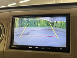 【バックカメラ】駐車時に後方がリアルタイム映像で確認できます。大型商業施設や立体駐車場での駐車時や、夜間のバック時に大活躍！運転スキルに関わらず、今や必須となった装備のひとつです！