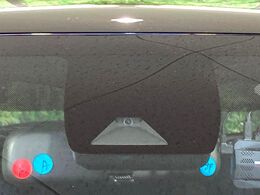 【トヨタセーフティセンス】走行中に前方の車両等を認識し、衝突しそうな時は警報とブレーキで衝突回避と被害軽減をアシスト。より安全にドライブをお楽しみいただけます。