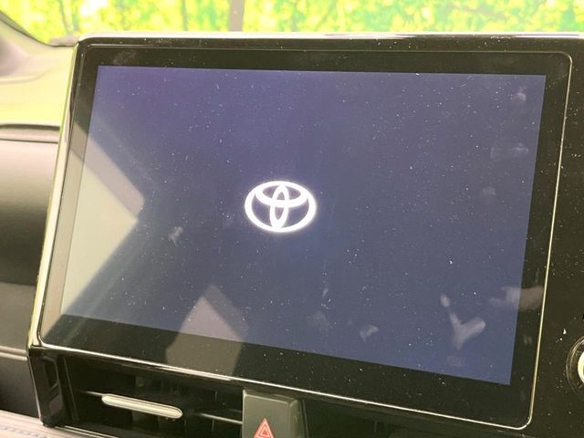 【メーカー純正ナビ】インテリアに溶け込むスタイリッシュな「専用設計」メーカーナビを装備♪視認性や操作性など基本性能にも優れ、より上質なカーライフをお楽しみいただけます。