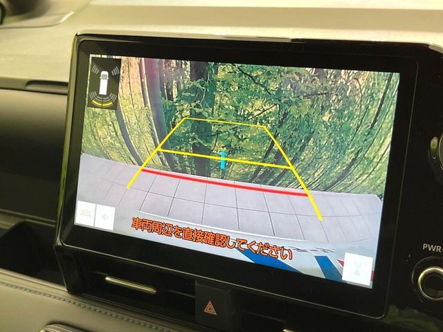 【バックカメラ】駐車時に後方がリアルタイム映像で確認できます。大型商業施設や立体駐車場での駐車時や、夜間のバック時に大活躍！運転スキルに関わらず、今や必須となった装備のひとつです！