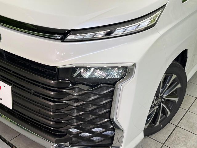 【LEDヘッドライト】悪天候や夜間走行時も良好な視界を確保し安心して運転できる高輝度LEDヘッドライトを装備！点灯速度が早く、消費電力も抑えられています。