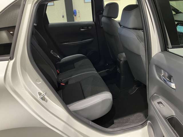 後部座席も大きく乗り降りしやすく、長時間の運転でも快適に過ごすことができます！