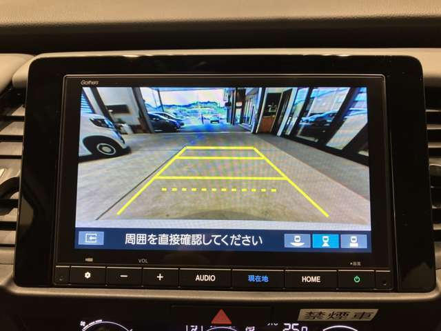 バックカメラももちろんついておりますので駐車時も後方が確認できて安心ですね！