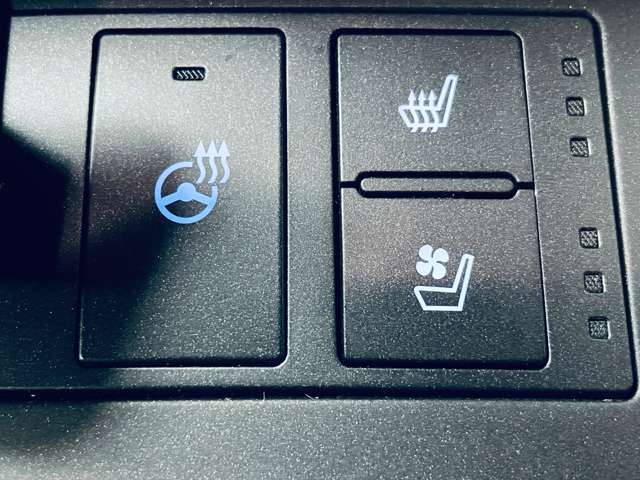 「シートエアコン」　ヒーター＆クーラー1台2役！ベンチレーター機能付きです♪