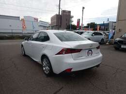 ナビ、ドライブレコーダー等の取付はもちろん、ライトのバルブ、車高調、エアロ取付、塗装、フィルム、ラッピング等カスタムも扱っております！お気軽にお問い合わせくださいませ！